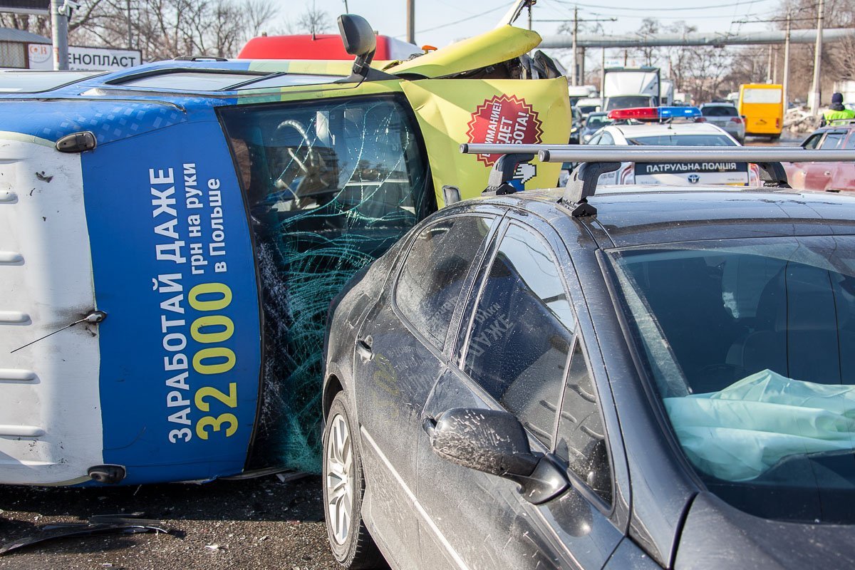 По словам очевидцем, возможной причиной аварии стал неработающий светофор