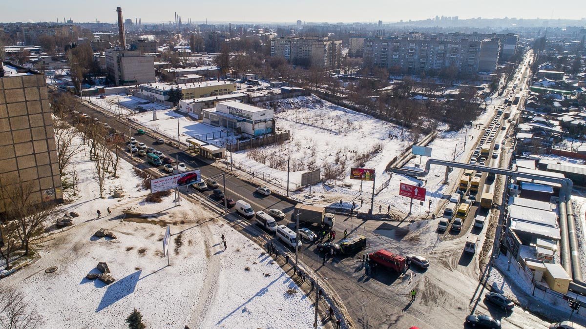 Из-за аварии движение автомобилей на улицах Янтарной и Калиновой было временно парализовано