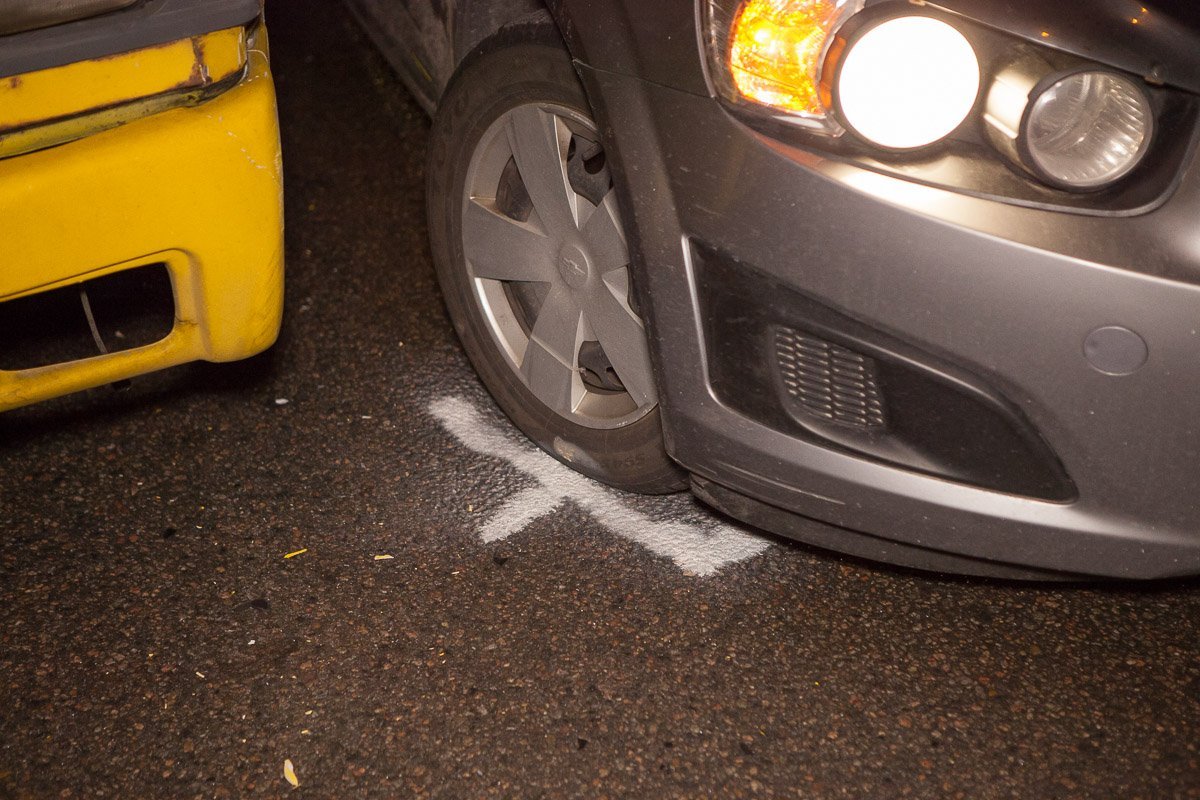 Полицейские пометили место происшествия Полицейские пометили место происшествия