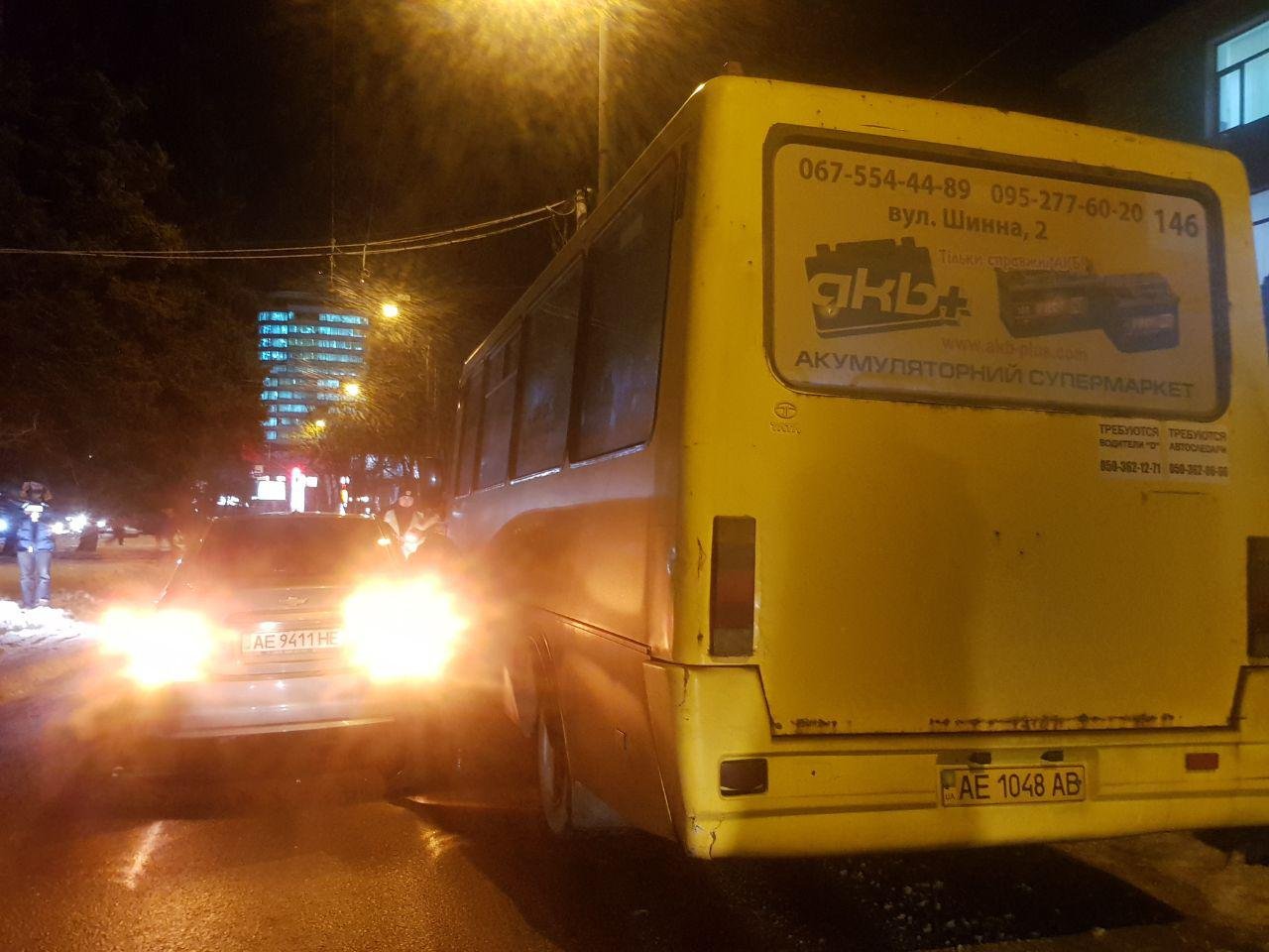 На Гагарина Chevrolet протаранила маршрутку с пассажирами На Гагарина Chevrolet протаранила маршрутку с пассажирами