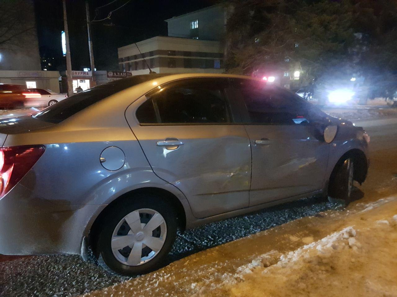 Причину аварии выясняют сотрудники патрульной полиции Причину аварии выясняют сотрудники патрульной полиции