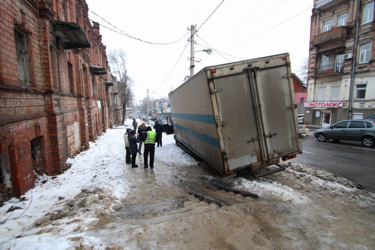 На месте работает патруль полиции На месте работает патруль полиции