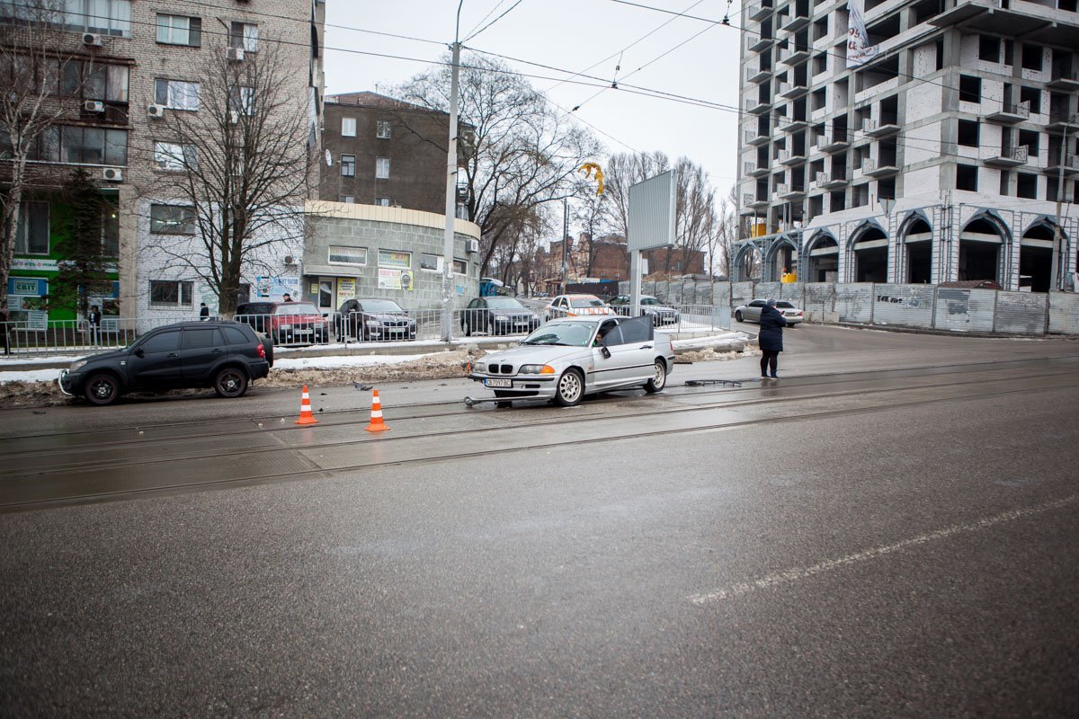 2 февраля на перекрестке улиц Шмидта и Старокозацкой столкнулись автомобиль BMW и Mitsubishi