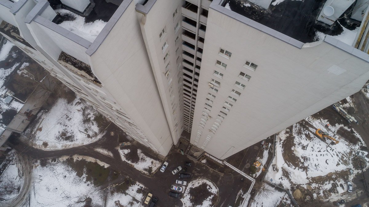 Женщина спрыгнула с 26 этажа