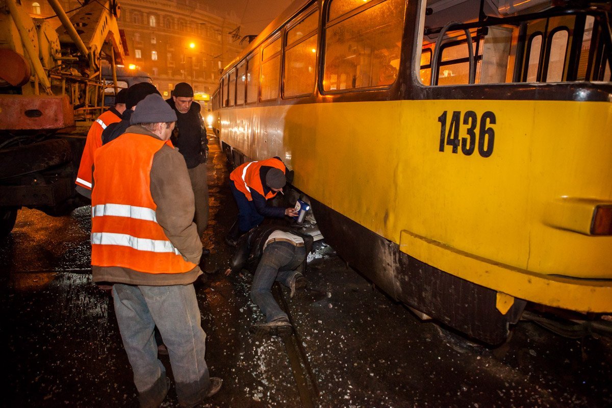 Причину происшествия выясняют сотрудники КП «Днепровский электротранспорт» Причину происшествия выясняют сотрудники КП «Днепровский электротранспорт»