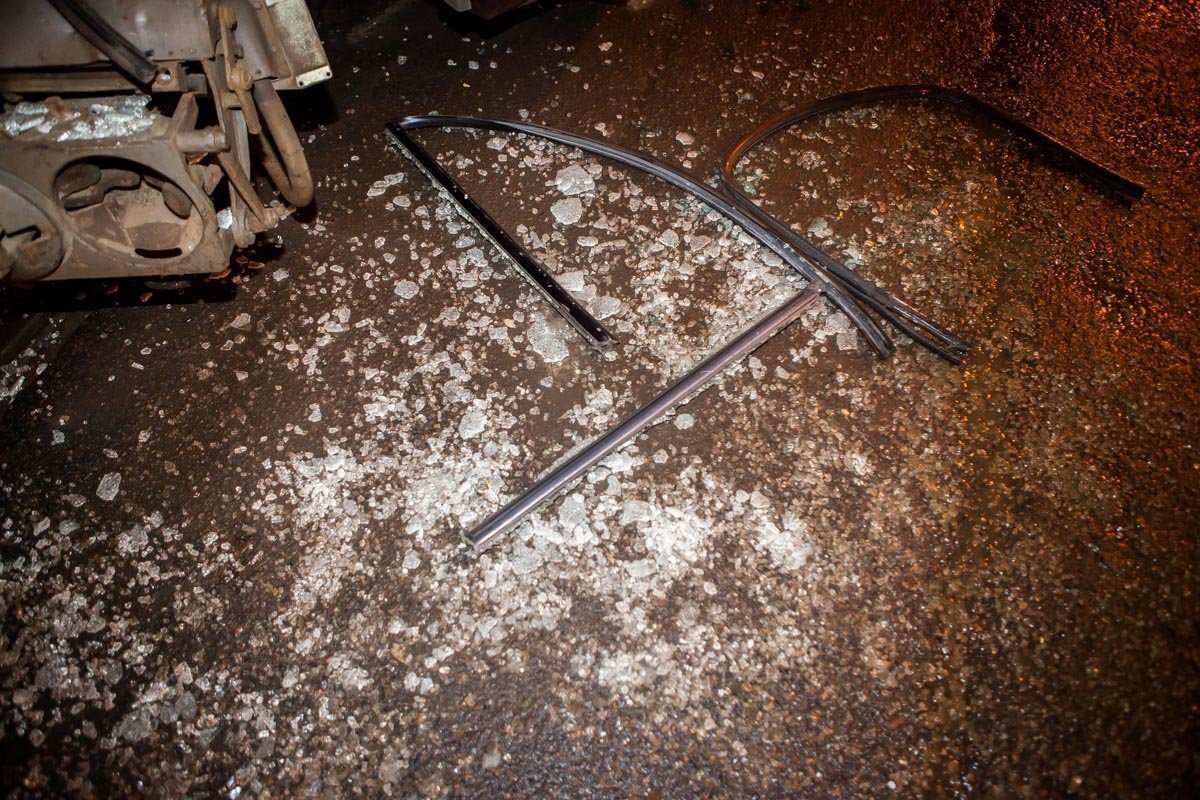 Движение автомобилей по Вокзальной площади также затруднено Движение автомобилей по Вокзальной площади также затруднено