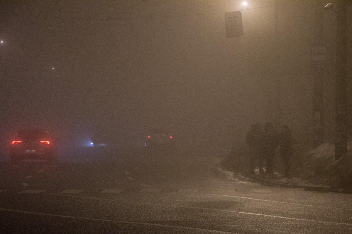 В дымке скрылись улицы и дороги