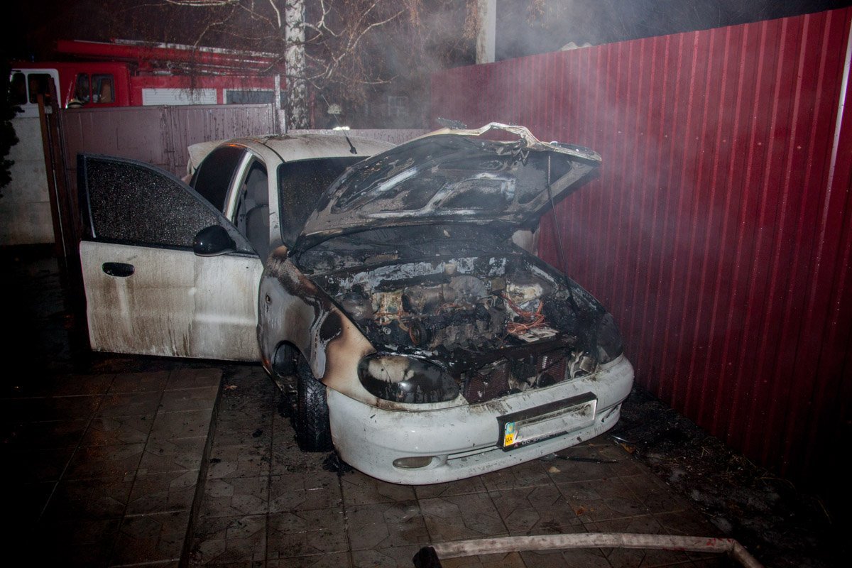 Возгорание началось с моторного отсека Возгорание началось с моторного отсека