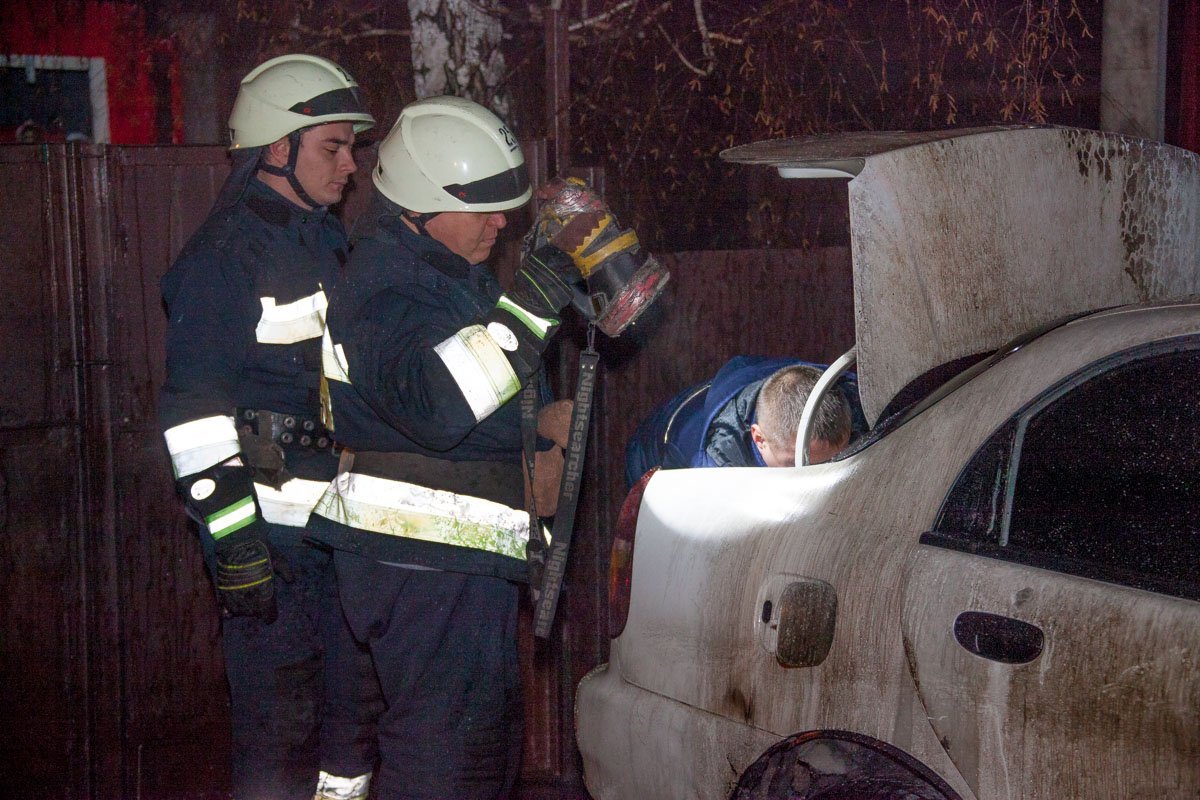 Спасатели потушили пожар за несколько минут Спасатели потушили пожар за несколько минут