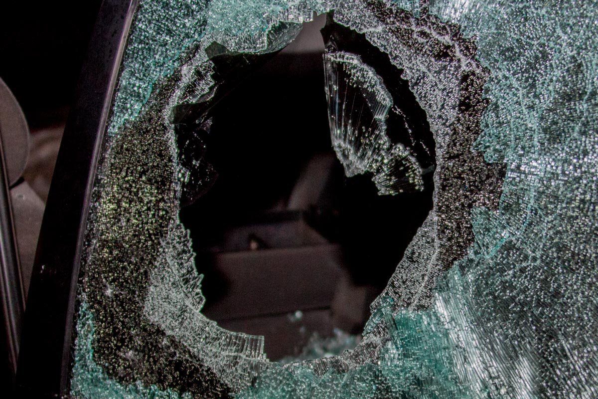 Злоумышленник едва не угнал машину Злоумышленник едва не угнал машину