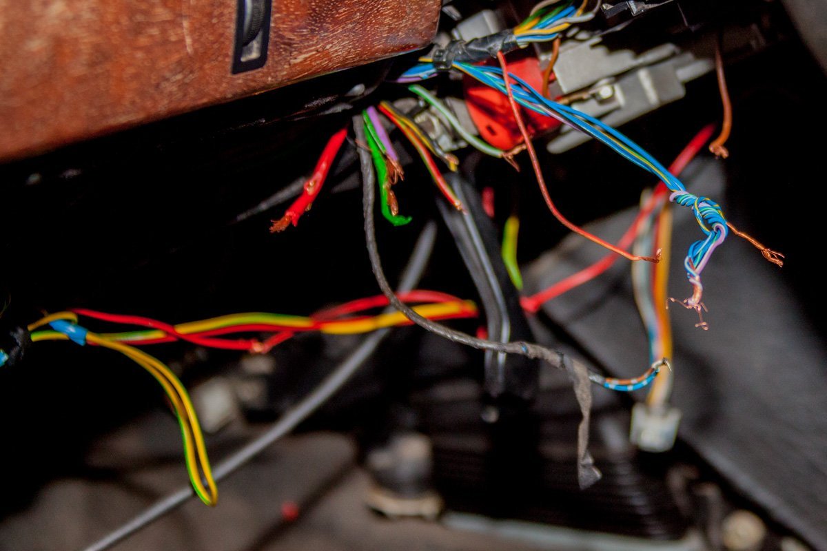 Сорвав замок зажигания, мужчина пытался завести автомобиль Сорвав замок зажигания, мужчина пытался завести автомобиль