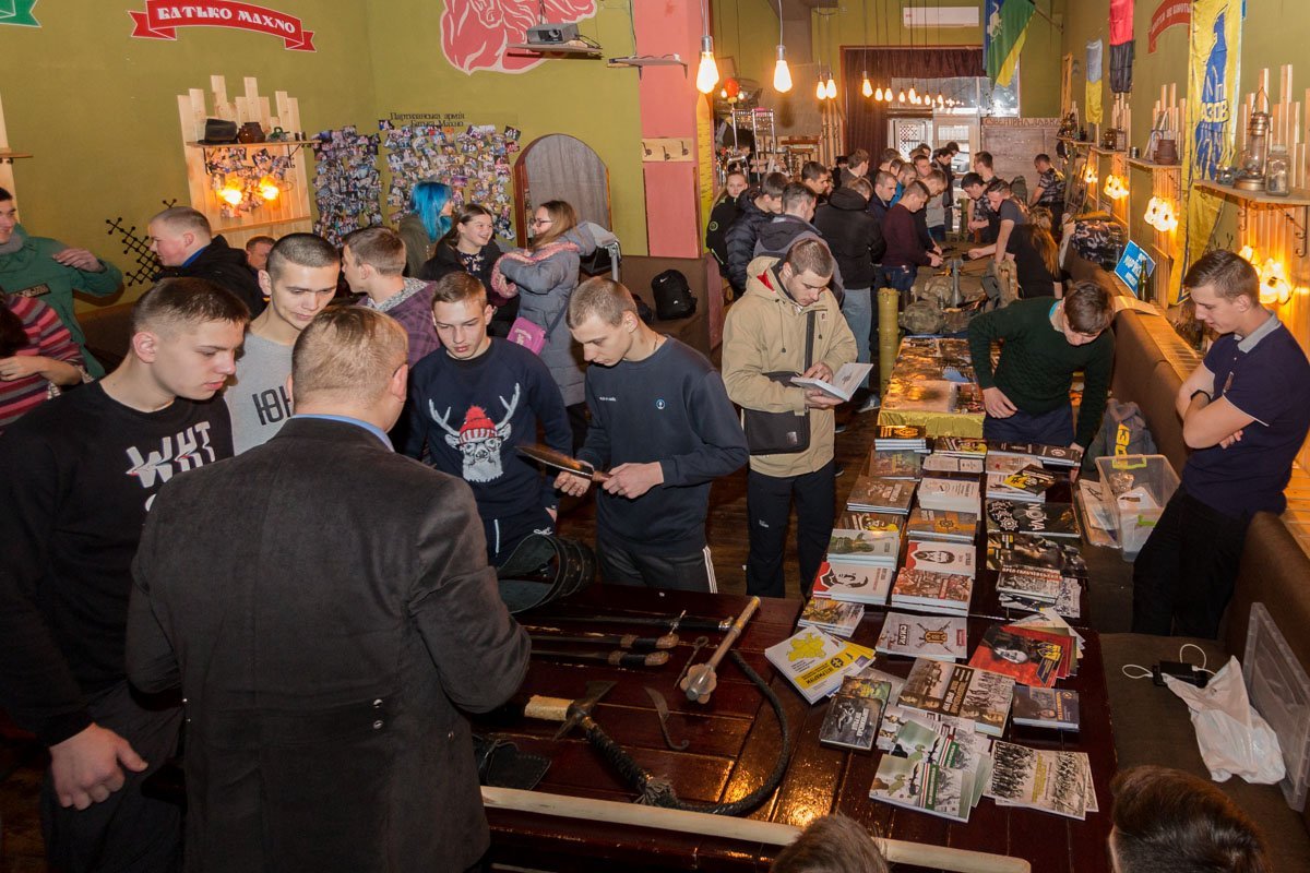 В помещении "Махнопаба" собрался аншлаг В помещении "Махнопаба" собрался аншлаг