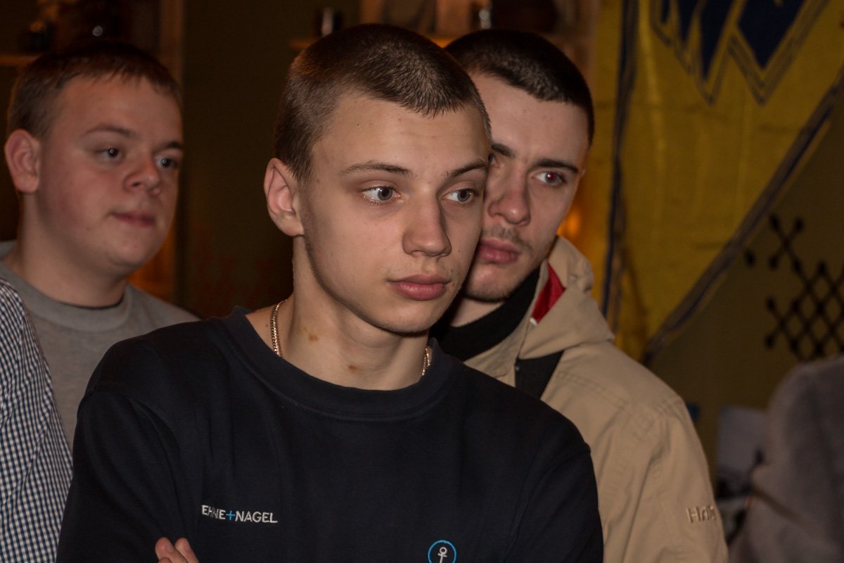 В "Махнопабе" было достаточно тесно для такого количества посетителей В "Махнопабе" было достаточно тесно для такого количества посетителей