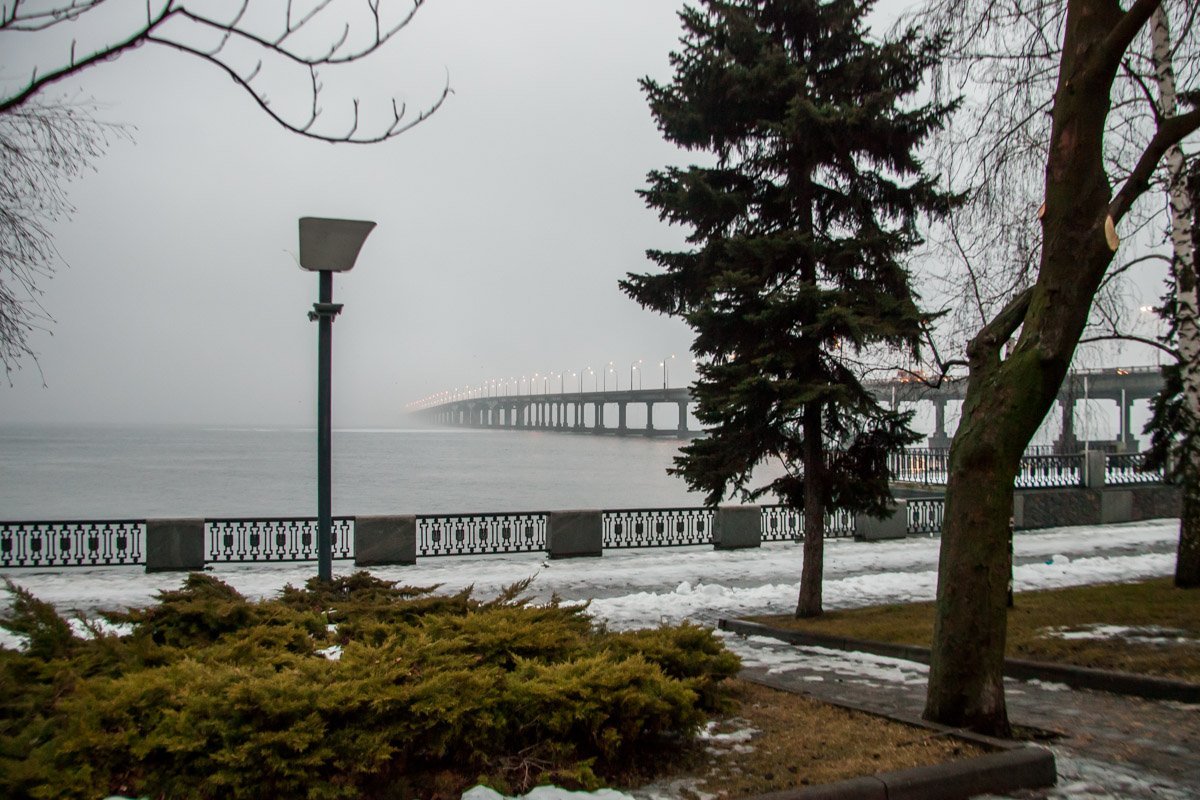 Туманная погода одновременно таит опасность и чарует