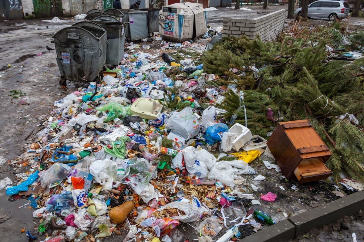 Огромные горы мусора Огромные горы мусора