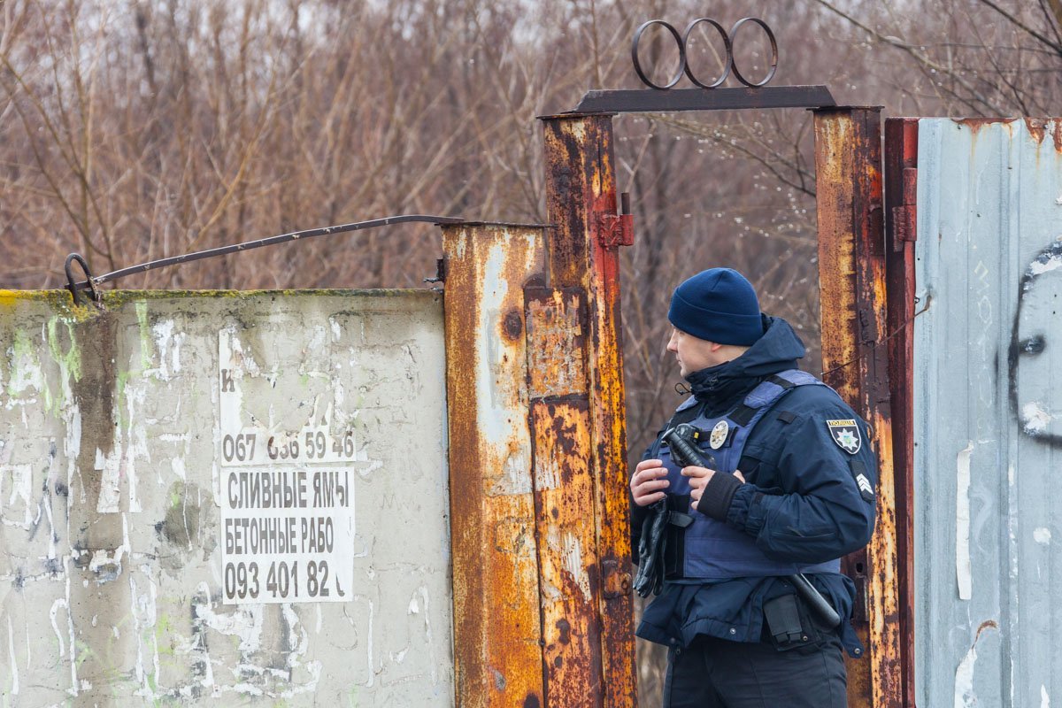 4 января на улице Стартовая, рядом с ТЦ "Metro", патрульная полиция обнаружила снаряд 4 января на улице Стартовая, рядом с ТЦ "Metro", патрульная полиция обнаружила снаряд