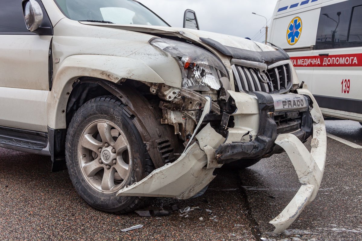 На дороге занято три полосы движения, однако пробки нет