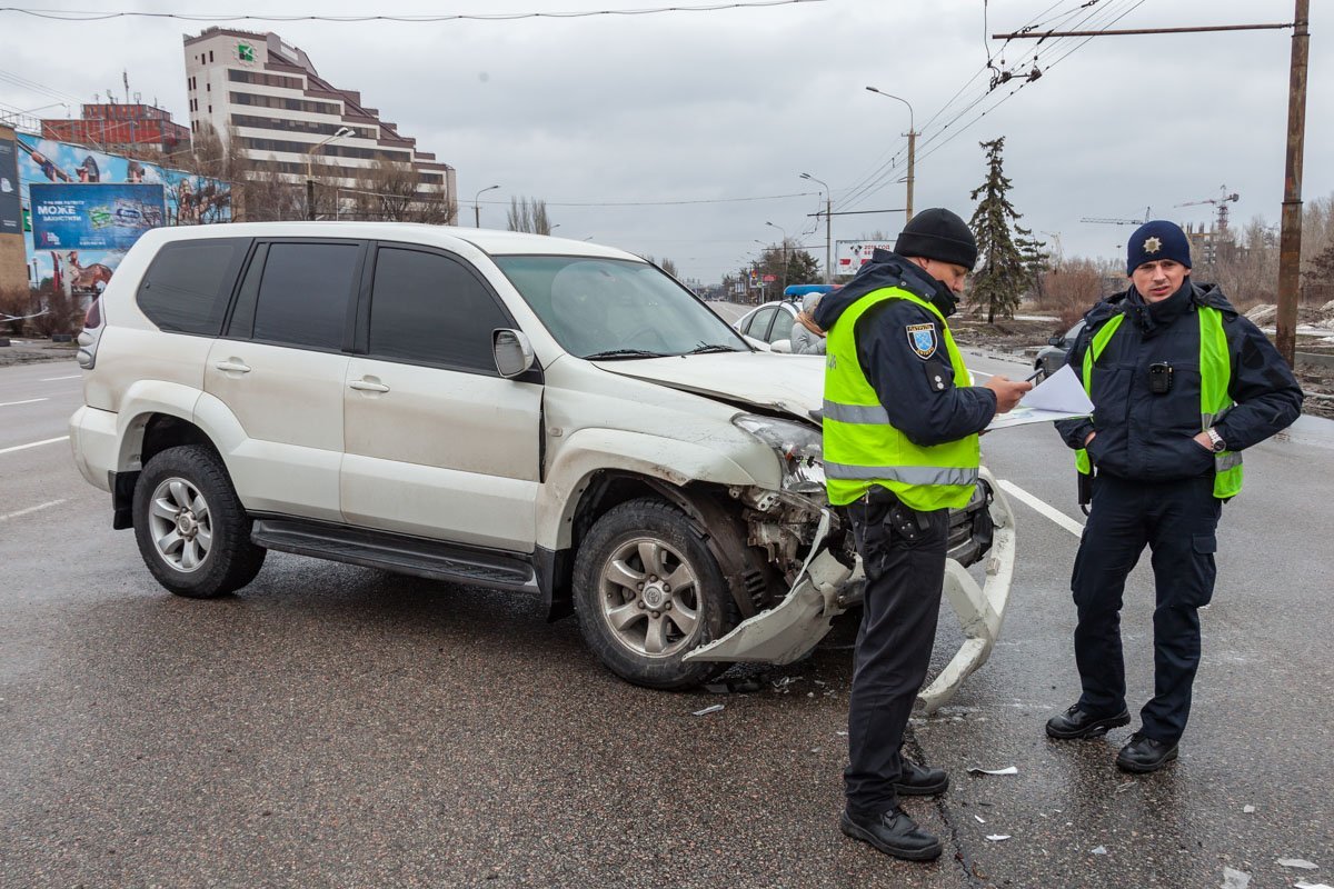 На месте работают сотрудники патрульной полиции