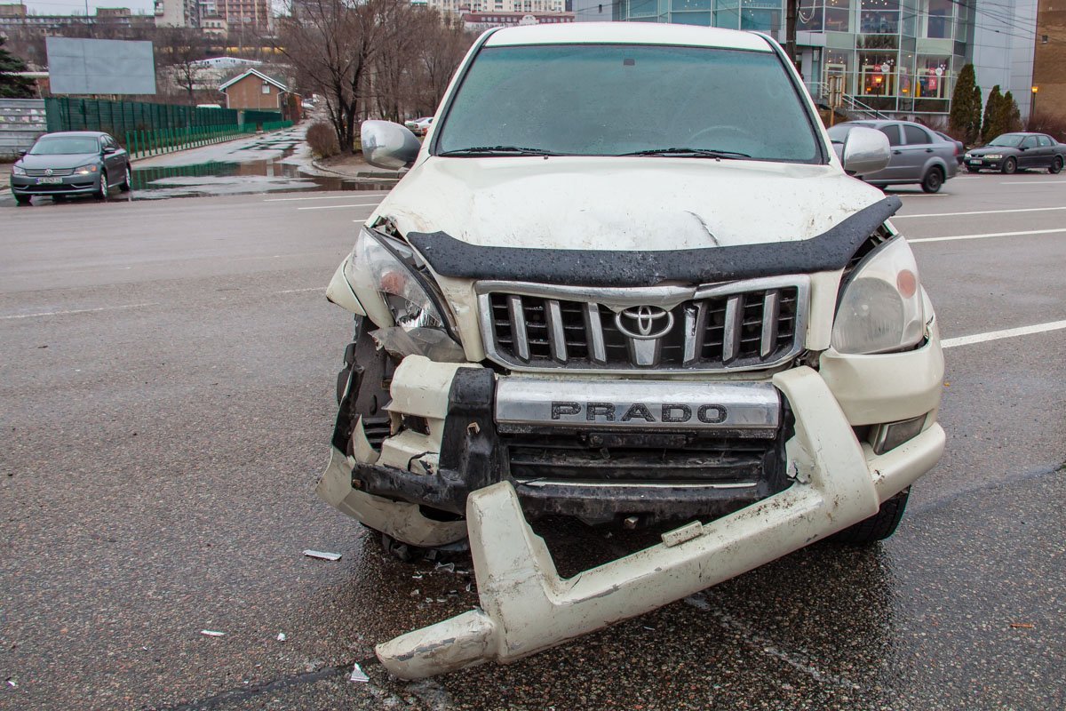 Повреждения Toyota Prado