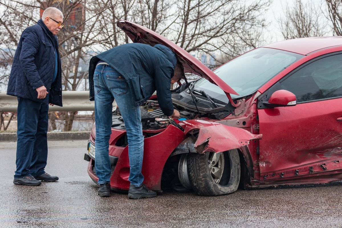 4 февраля на Набережной Заводской женщина на Renault врезалась в отбойник 4 февраля на Набережной Заводской женщина на Renault врезалась в отбойник