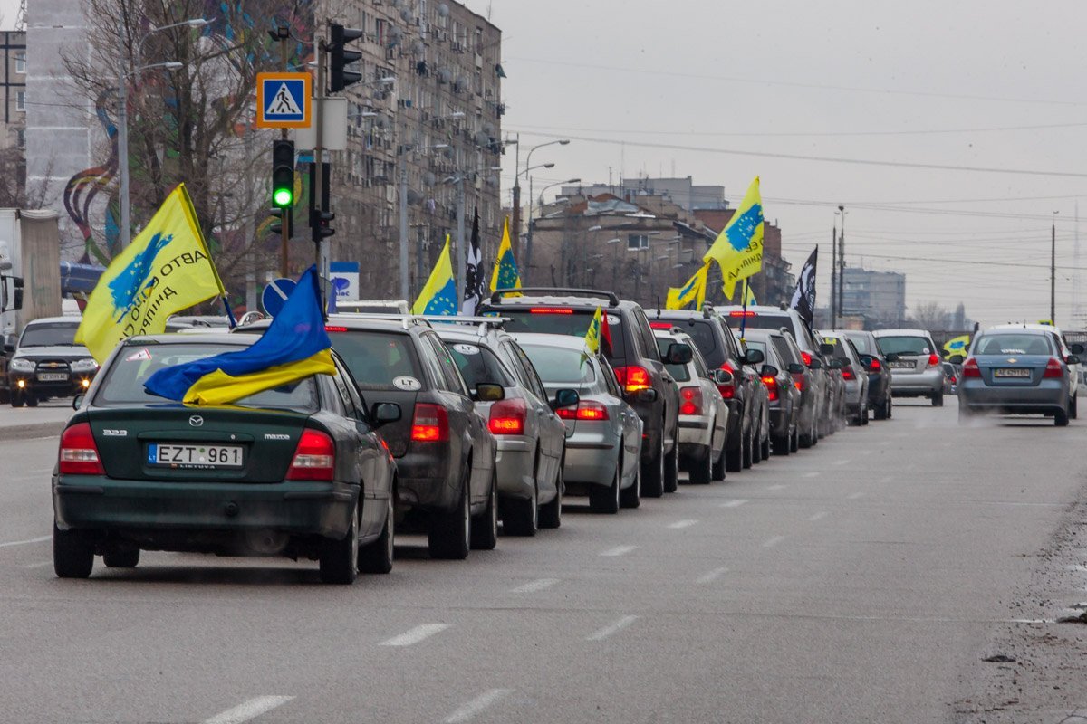 Активисты требуют от властей снижения налога на растаможивание импортных автомобилей