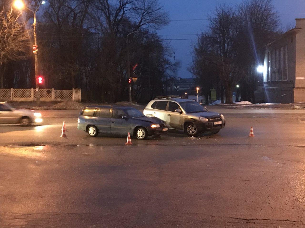 Движение на перекрестке частично затруднено Движение на перекрестке частично затруднено