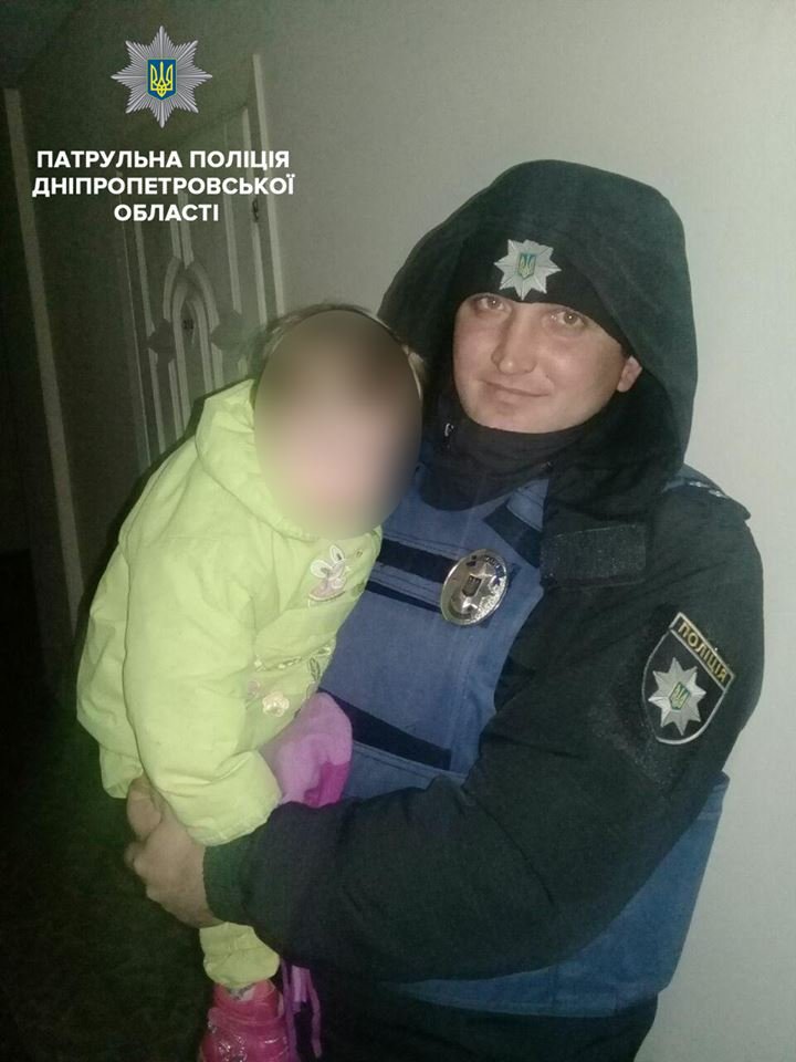 В Днепре пьяный отец потерял маленькую дочь и уснул в снегу 1