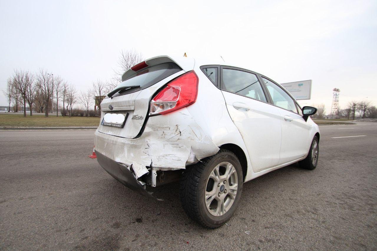 Автомобили получили повреждения