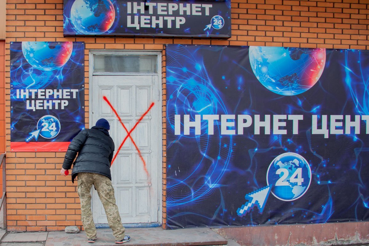 Закрытые залы активисты «помечали» достаточно специфическим образом Закрытые залы активисты «помечали» достаточно специфическим образом