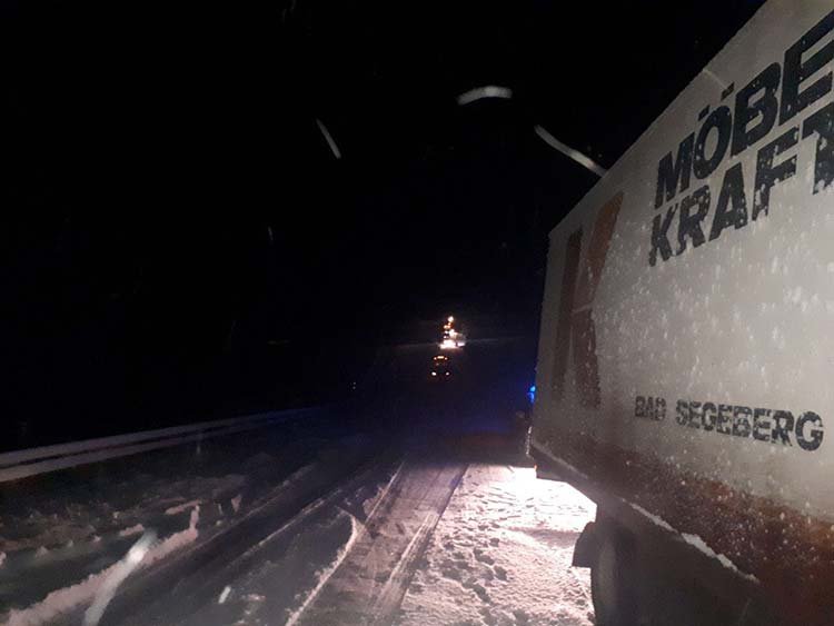 На участке трассы М-18 (Харьков-Симферополь) движение регулируют сотрудники полиции