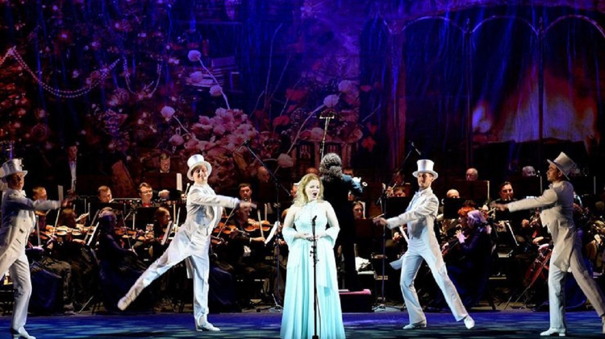 Оперетта хороша тем, что позволяет даже самому умному три часа побыть идиотом. — Сильвия Чиз Оперетта хороша тем, что позволяет даже самому умному три часа побыть идиотом. — Сильвия Чиз