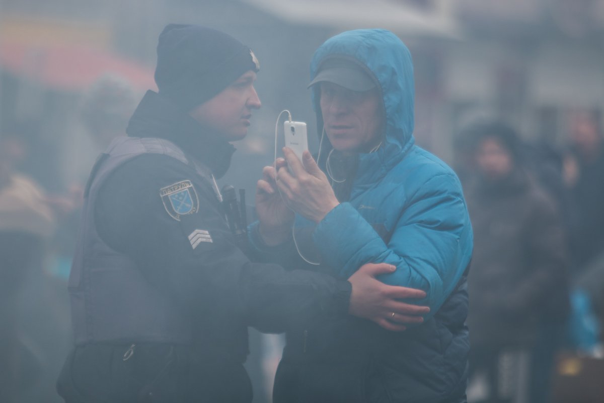 Патрульные не подпускали собравшихся к месту происшествия 