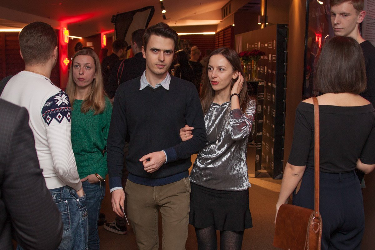 Резко и решительно идет на мелодраму