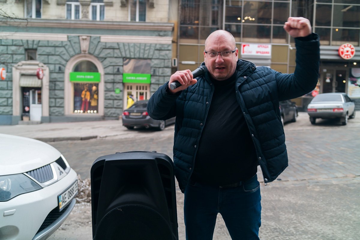 Активист, требующий отвода судьи Активист, требующий отвода судьи