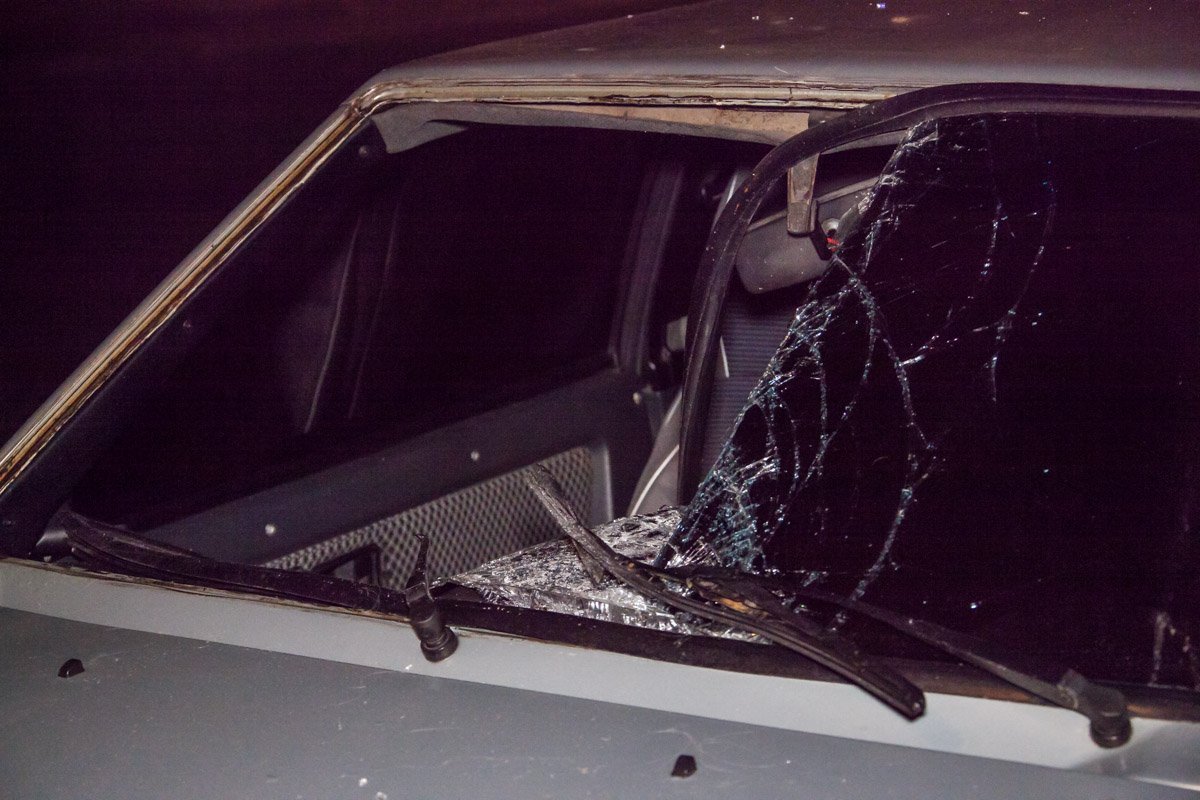 За рулем ВАЗ был молодой парень За рулем ВАЗ был молодой парень