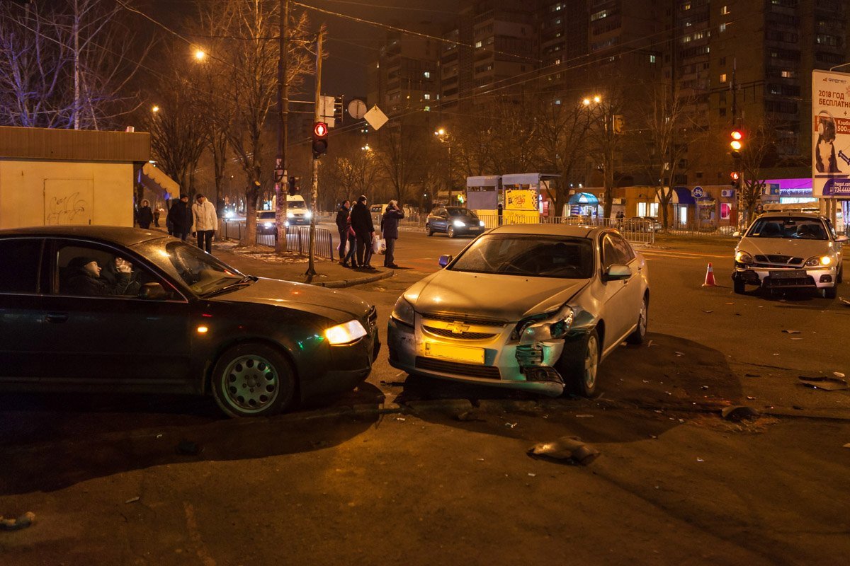 Все утверждают, что ехали на зеленый сигнал светофора Все утверждают, что ехали на зеленый сигнал светофора