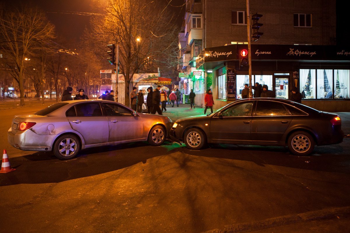 ДТП произошло на перекрестке улиц Рабочей и Каверина ДТП произошло на перекрестке улиц Рабочей и Каверина