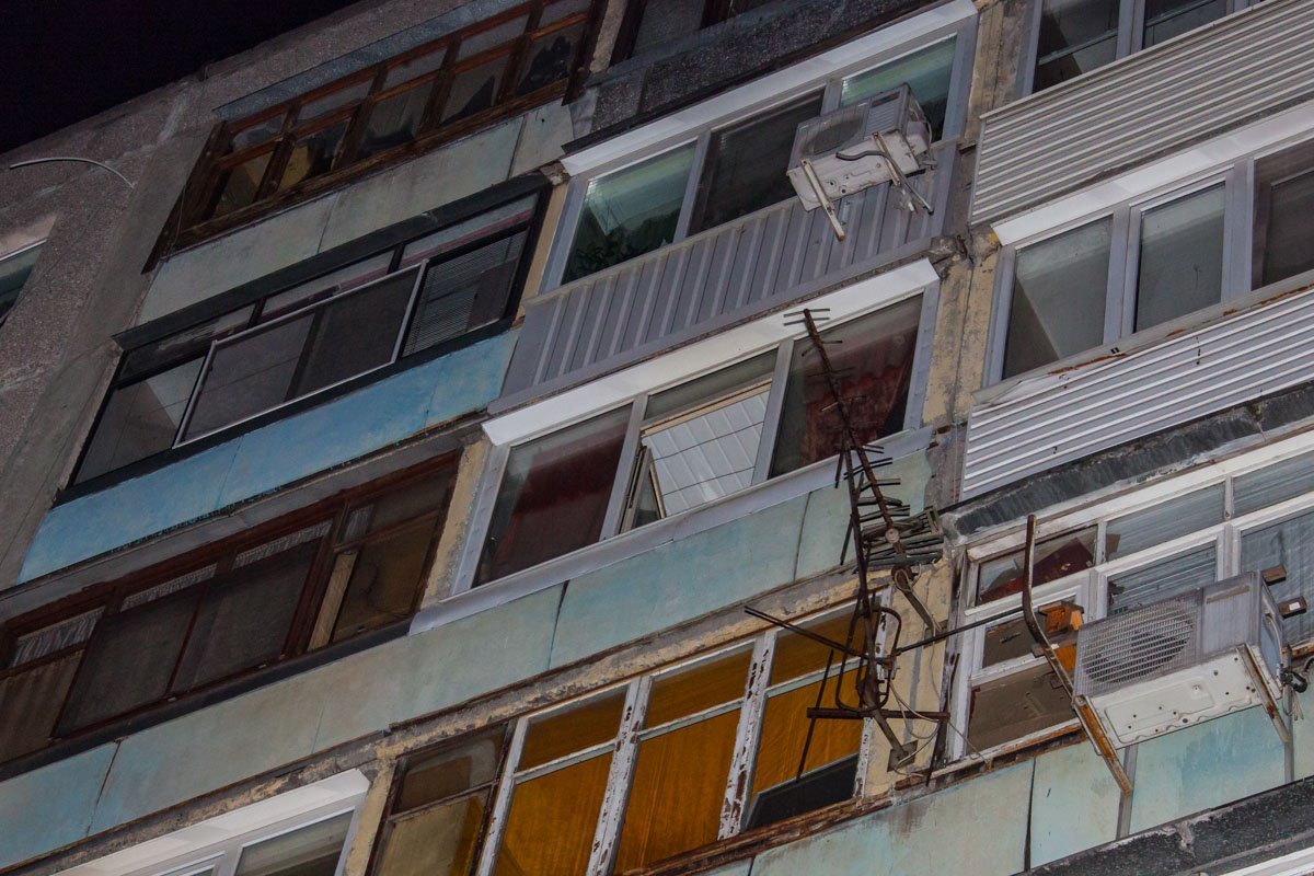 8 февраля около 22:00 на улице Калиновая мужчина выбросился из окна 7-го этажа