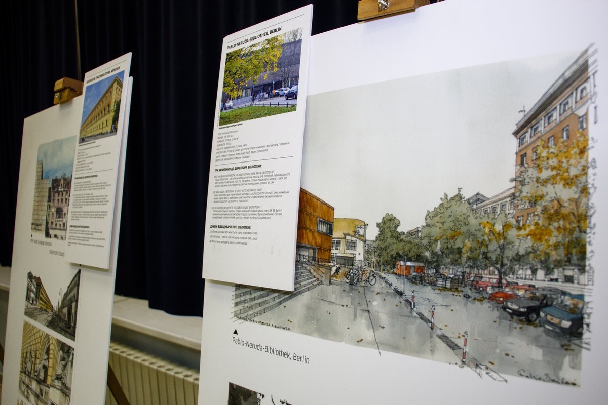 На выставке представлено 36 художественных картин