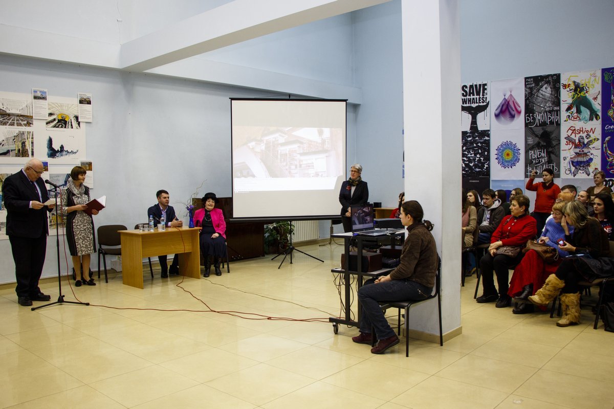 На выставке также изображены отдельные здания, которые со временем стали библиотеками