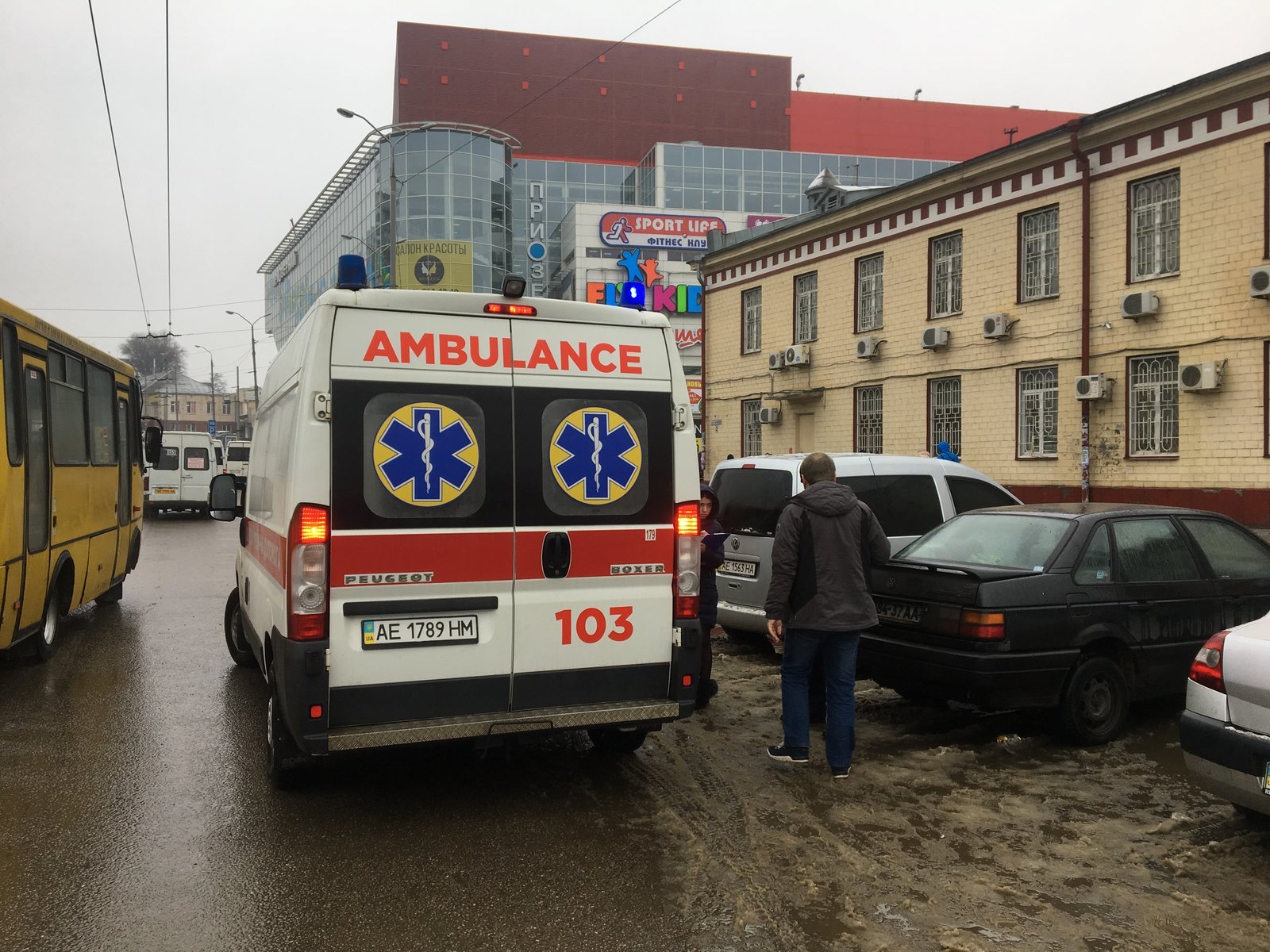 Словесная перепелка переросла в драку и не обошлась без пострадавших Словесная перепелка переросла в драку и не обошлась без пострадавших