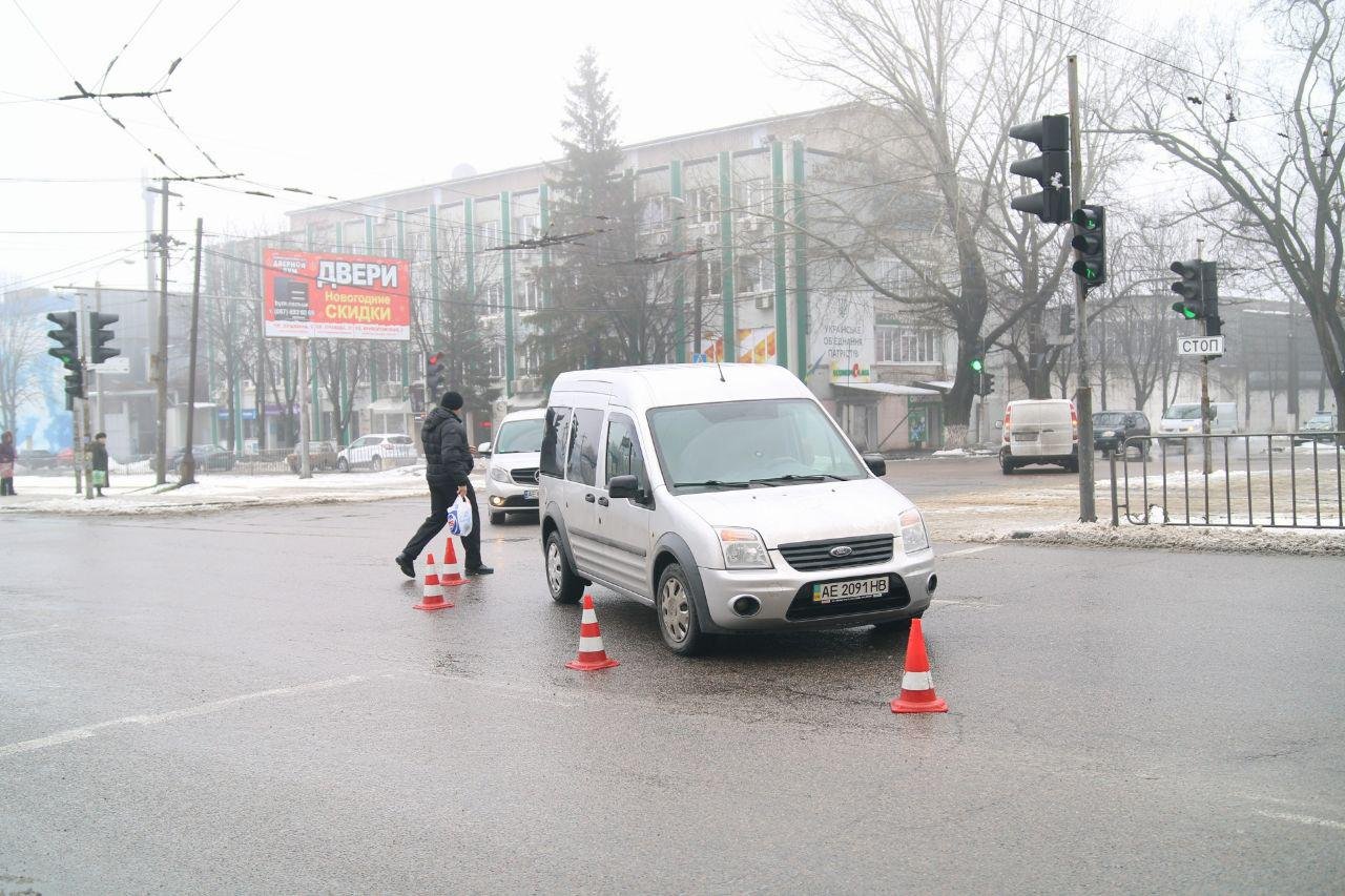 На Уральской автомобиль сбил женщину На Уральской автомобиль сбил женщину