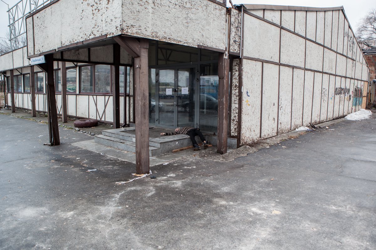 10 февраля в 7:40 на улице Коцюбинського, 15 нашли труп неизвестного мужчины