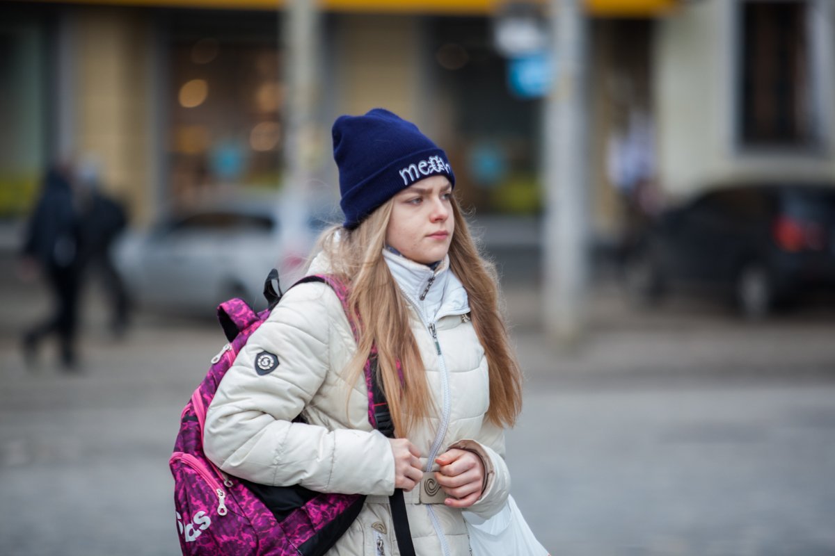 Выражение лица, которое описывает погоду без слов Выражение лица, которое описывает погоду без слов