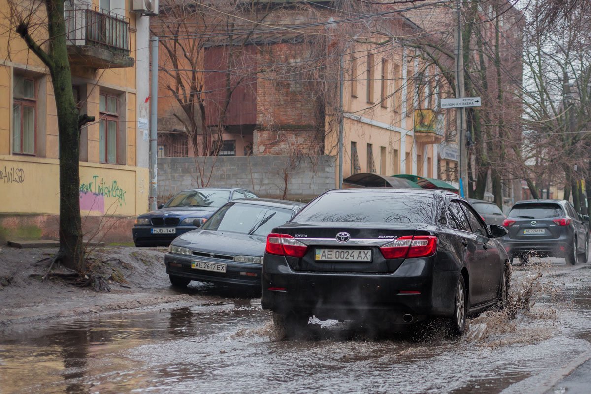 В 2017 году на ремонт дороги на улице Баррикадной потратили чуть более 18 тысяч гривен