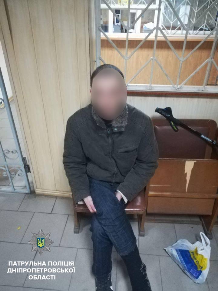 В Днепре патрульные нашли мужчину, который потерял память и потерялся