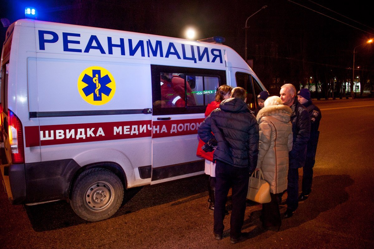 Водитель такси сбил парня, который перебегал дорогу в неположенном месте Водитель такси сбил парня, который перебегал дорогу в неположенном месте