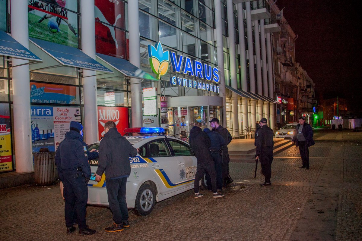 На Европейской площади неизвестный устроил стрельбу