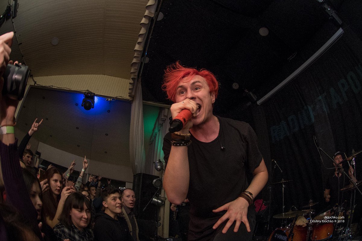 Вокалист Олег Абрамов