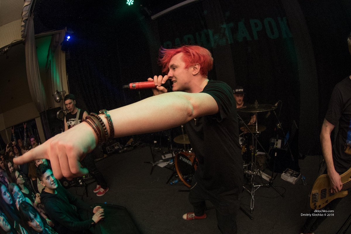 В Киеве вокалист разбил голову о бас-гитару